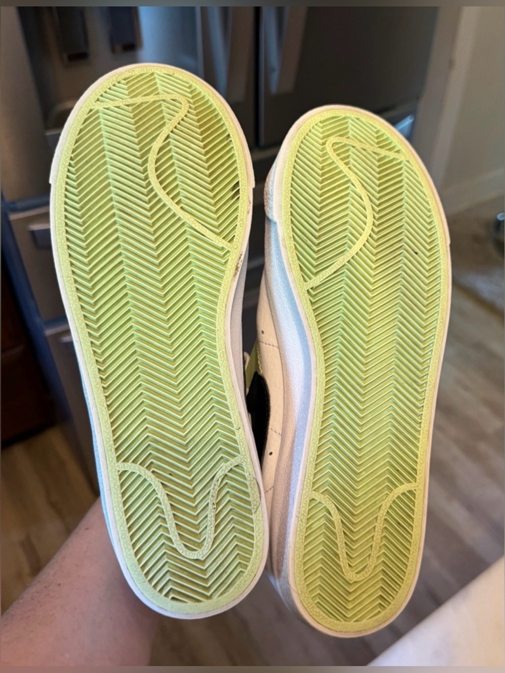 Like New Worn Twice Women’s Nike Shoes Size 6.5 - Picture 3 of 3
